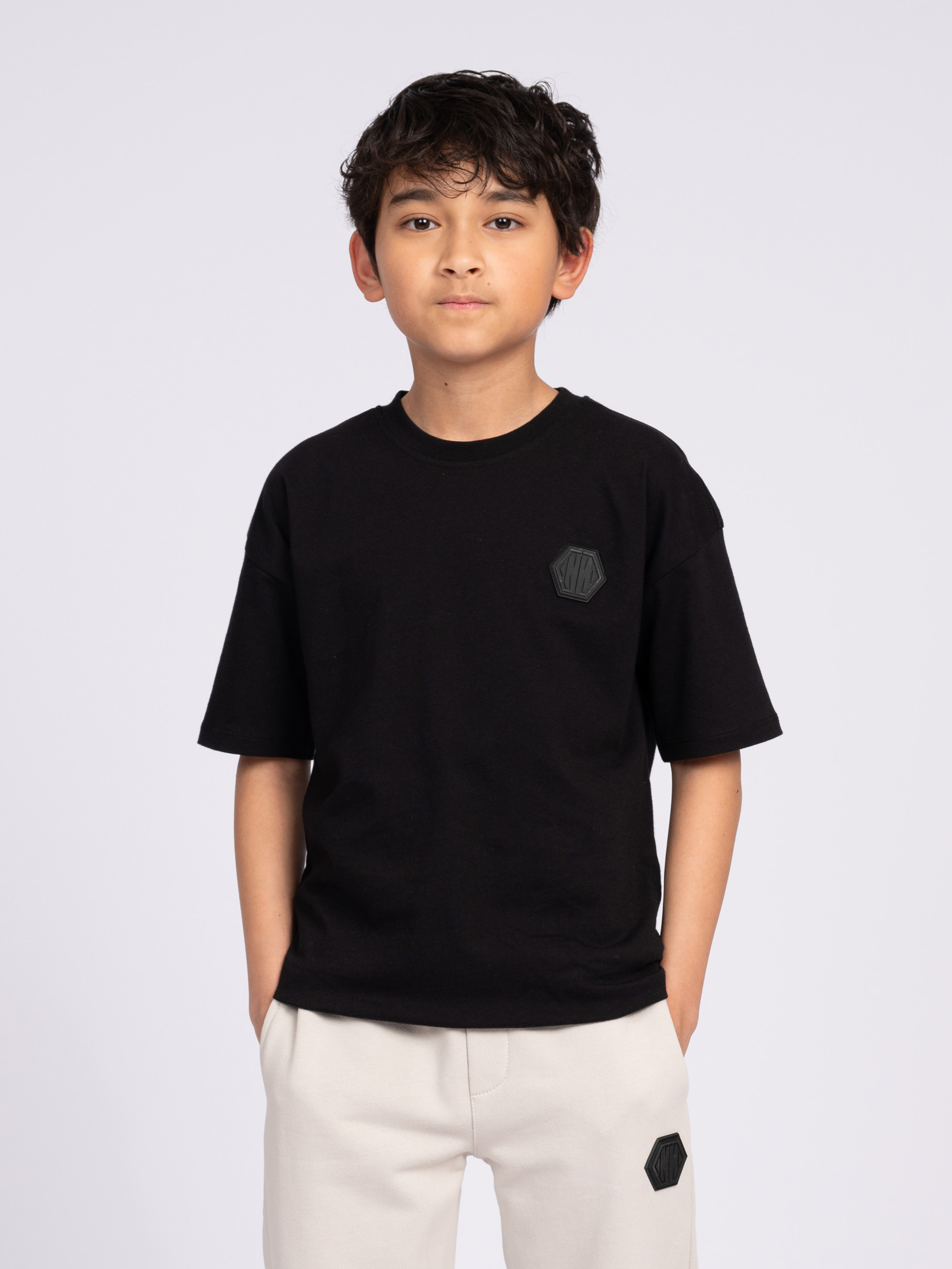 Losvallend T-shirt met N&N logo patch