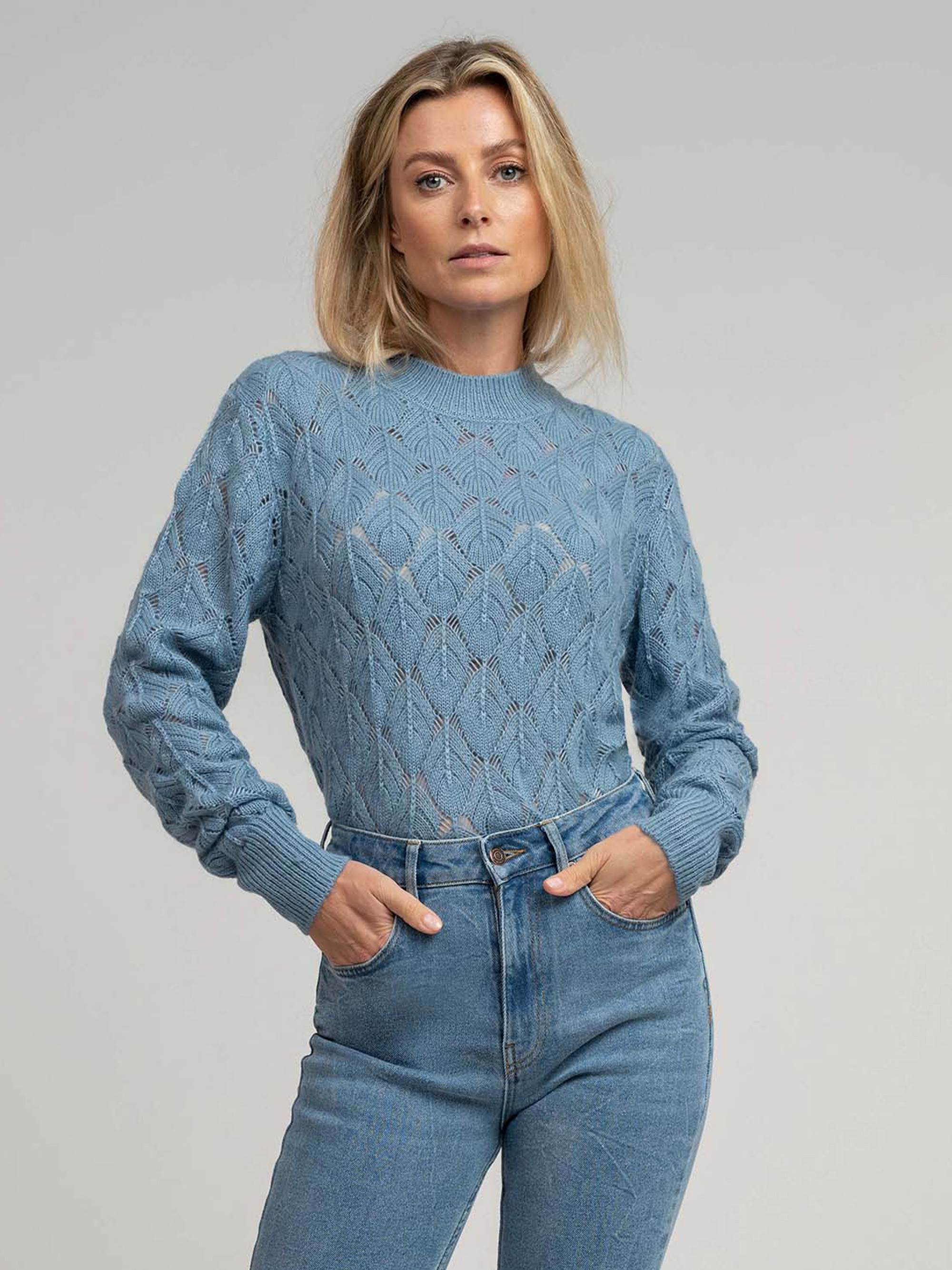 Semitransparent jumper 