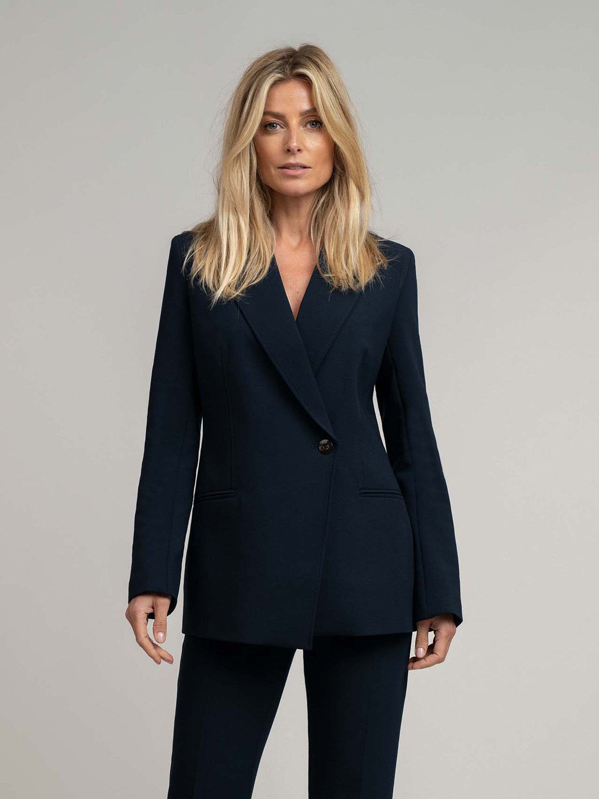 Fitted blazer with lapel collar