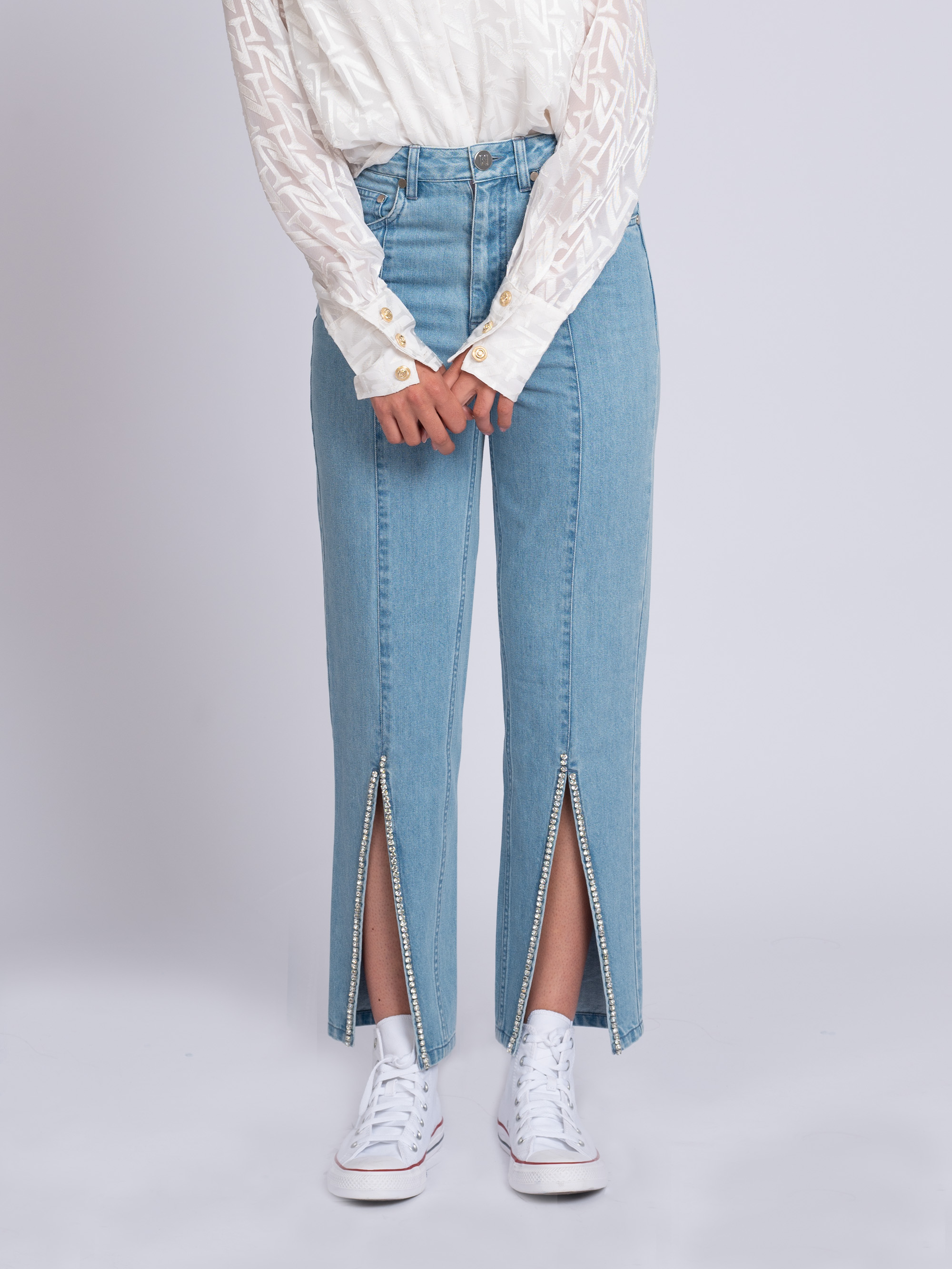 Jeans with slit and rhinestones