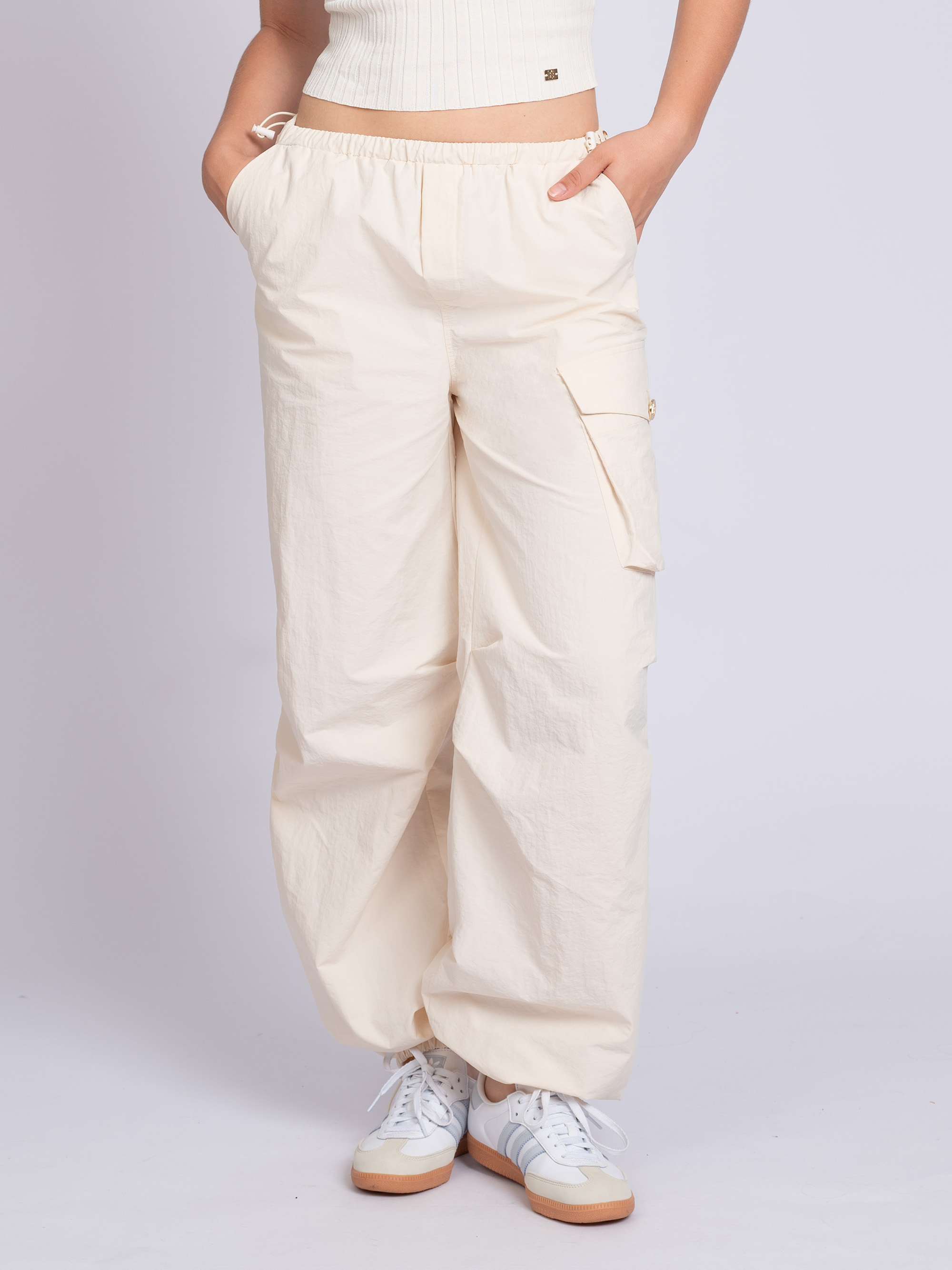 Losvallende parachute broek met trekkoorden