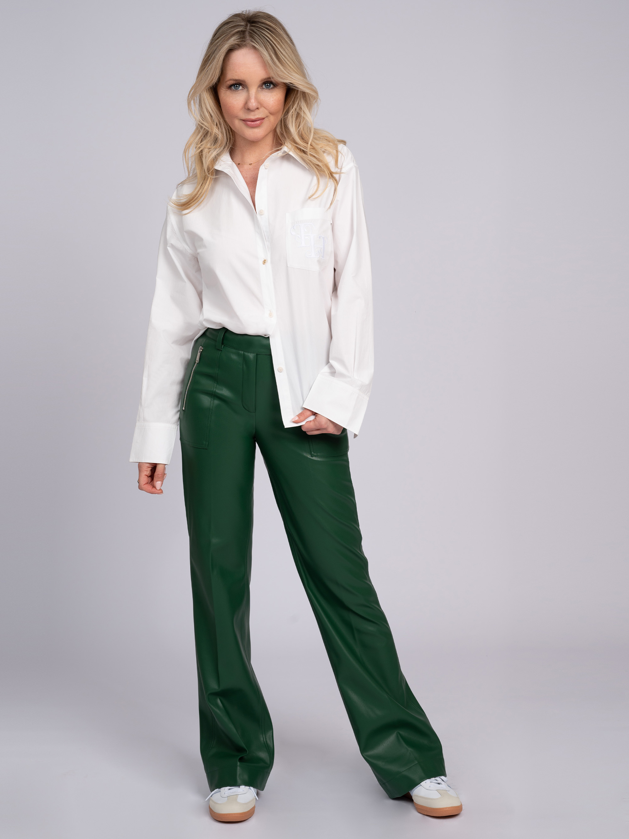 Broek van imitatieleer met wijde pijpen