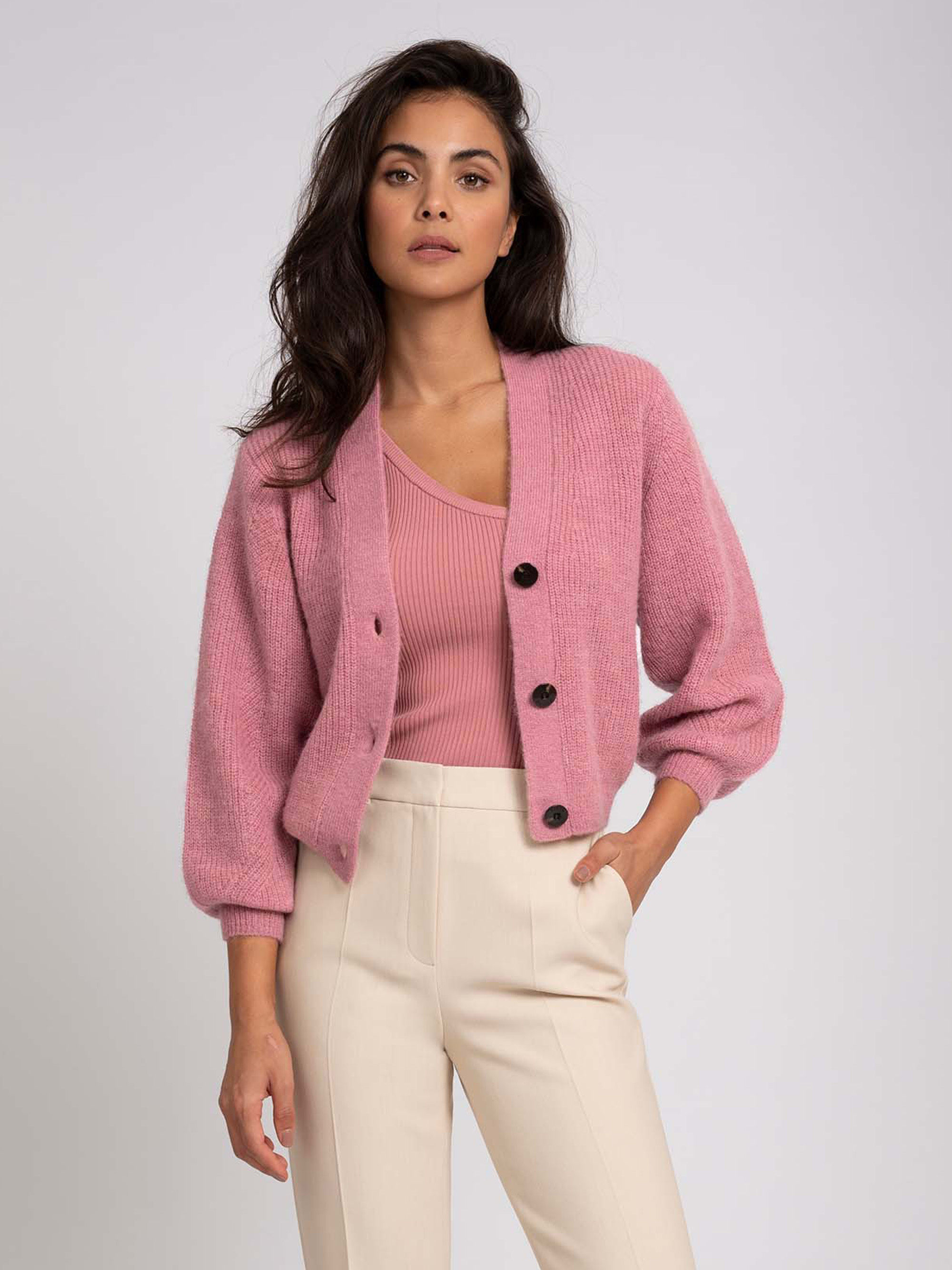 Fitted top with asymmetric straps