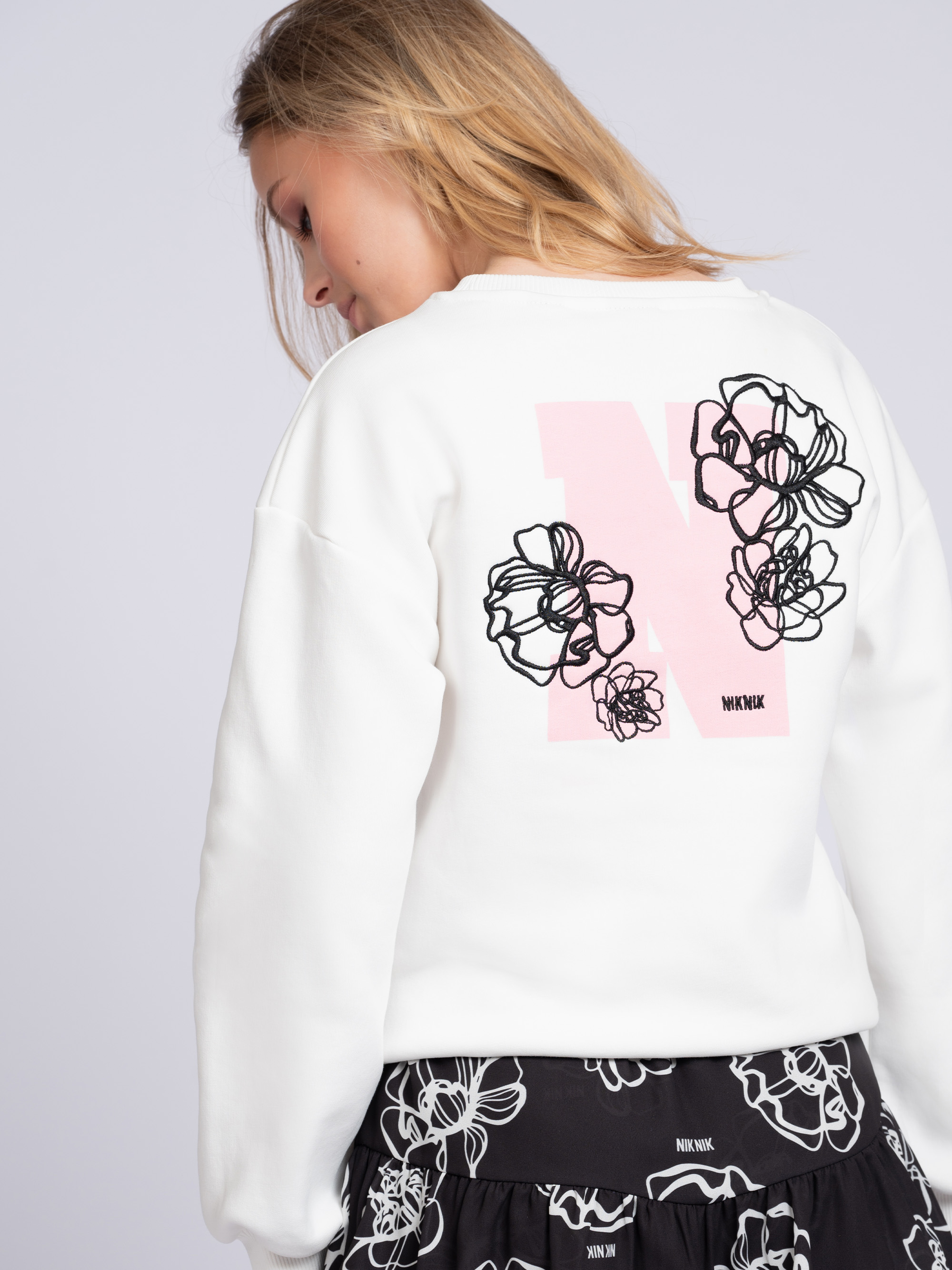 Sweater met grafisch logo en bloemenprint