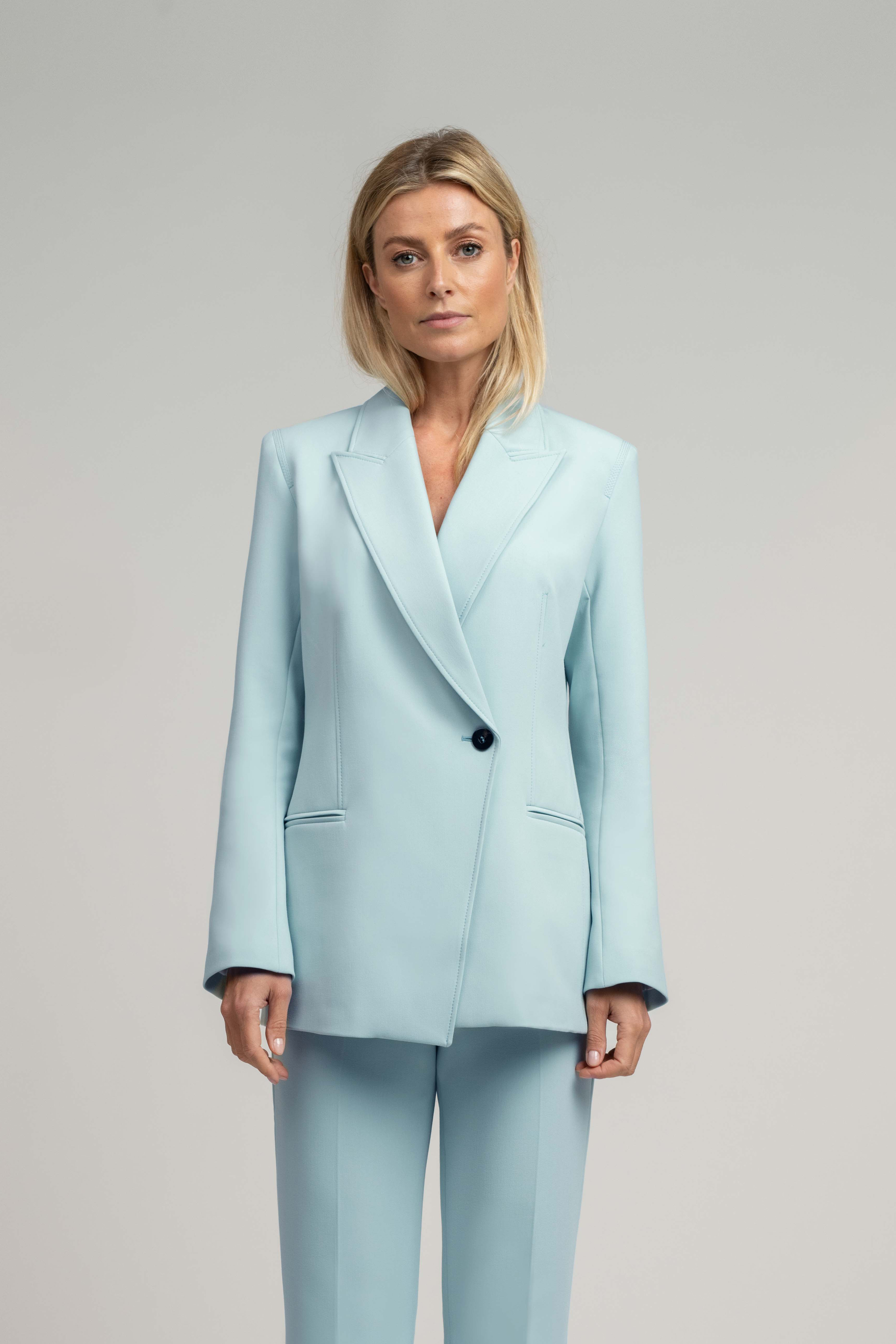  Fitted blazer with lapel collar