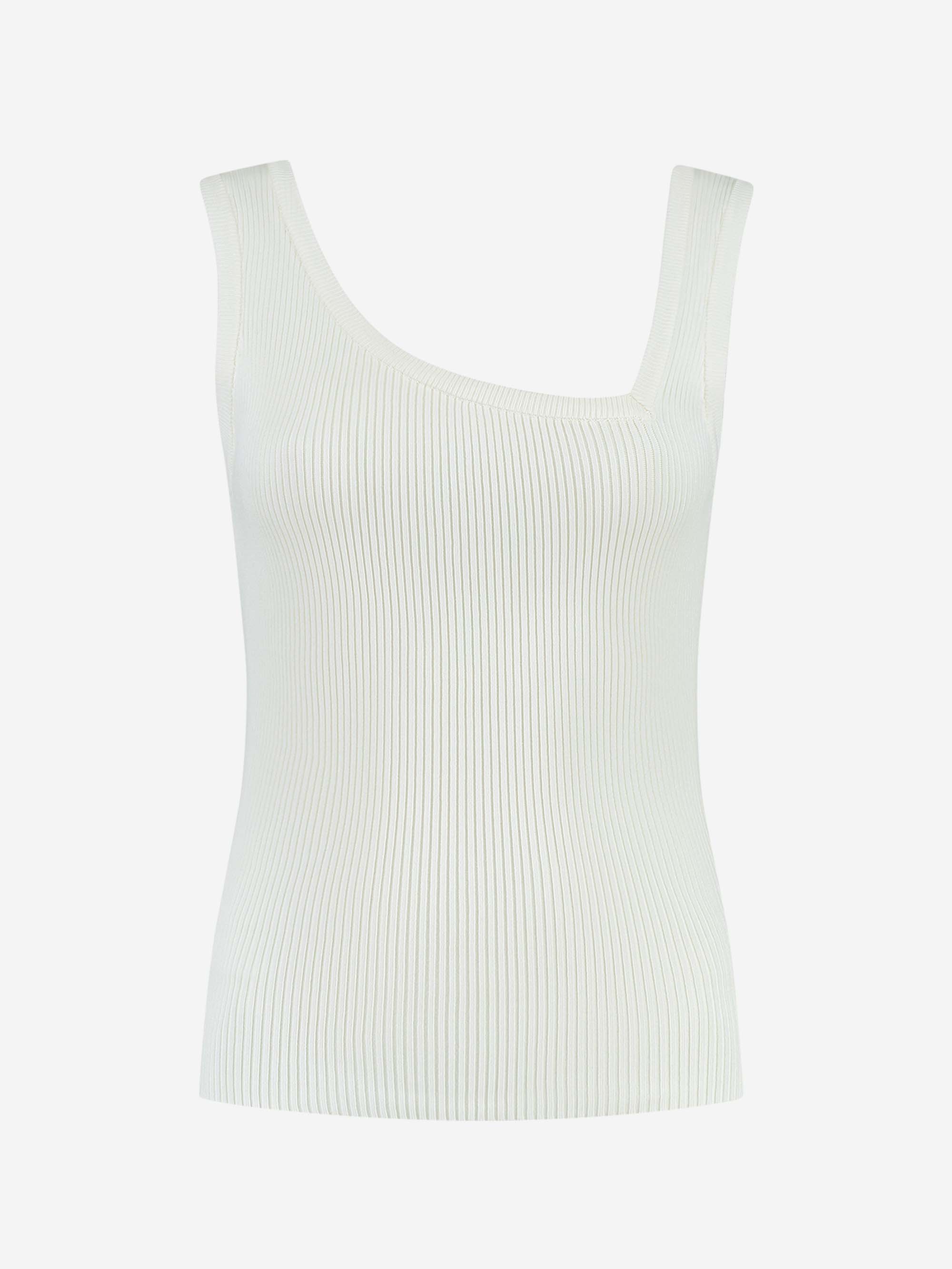 Fitted top with asymmetric straps