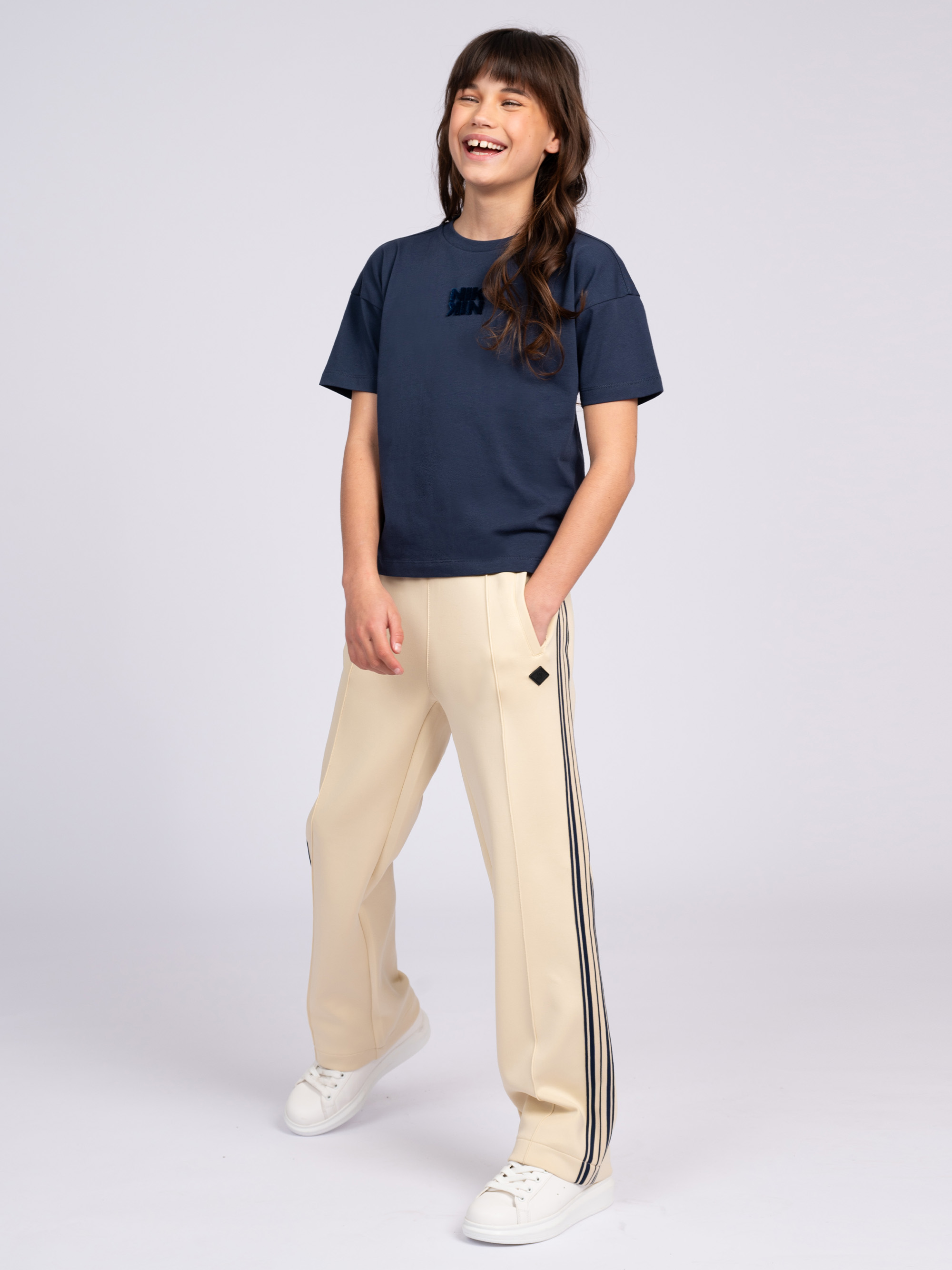 Joggingbroek met strepen op zijkant