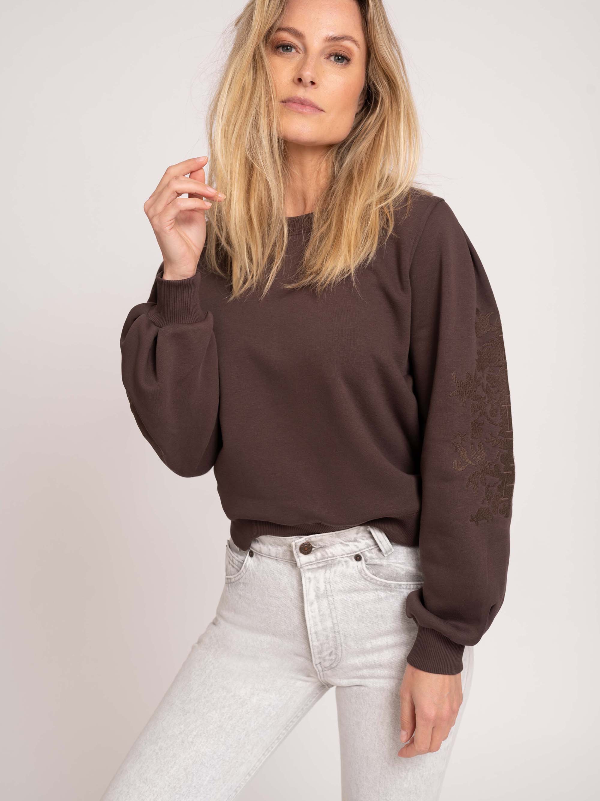  Logo Sweater with embroidery on the sleeves