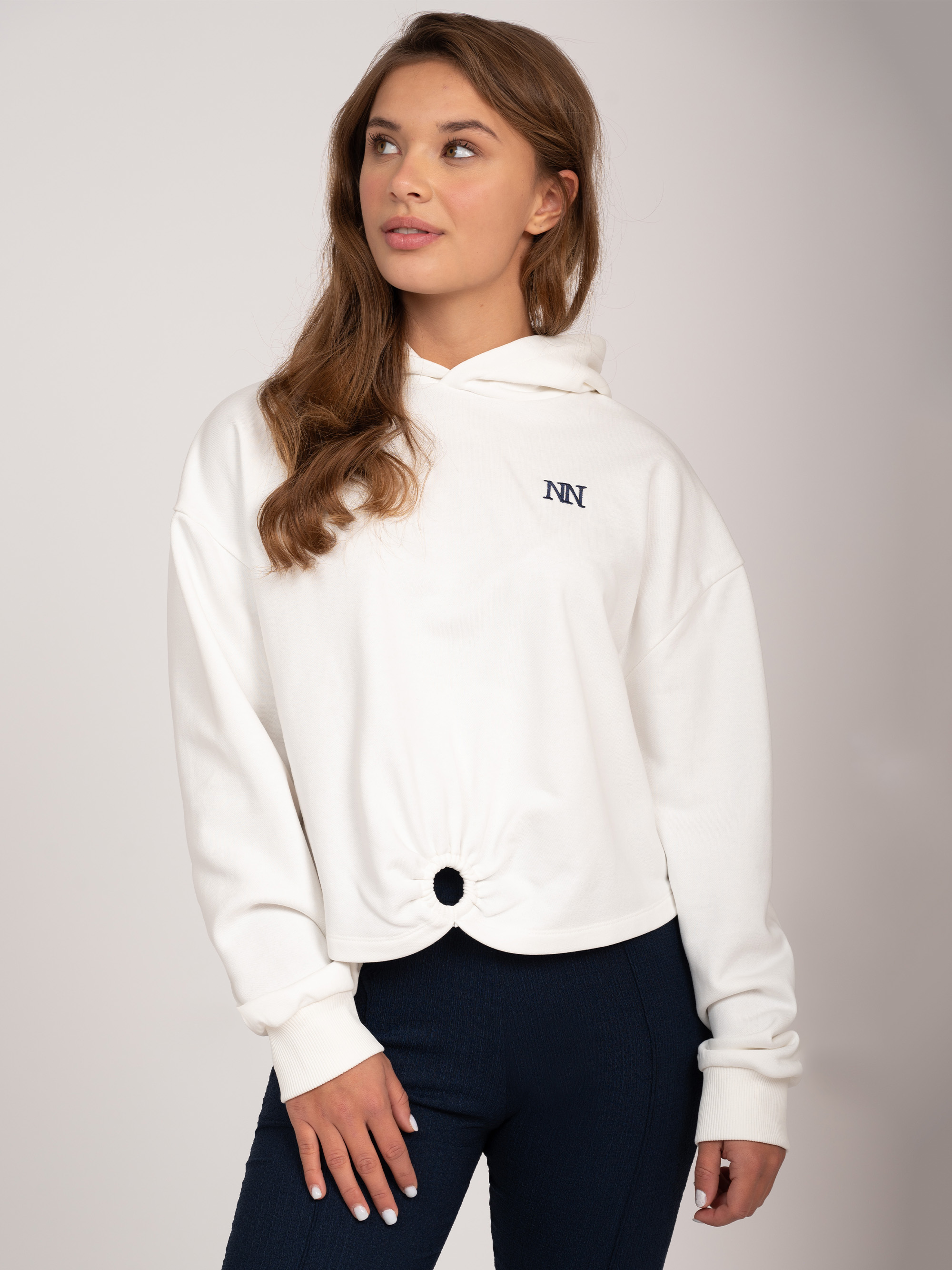 Cropped hoodie met ring